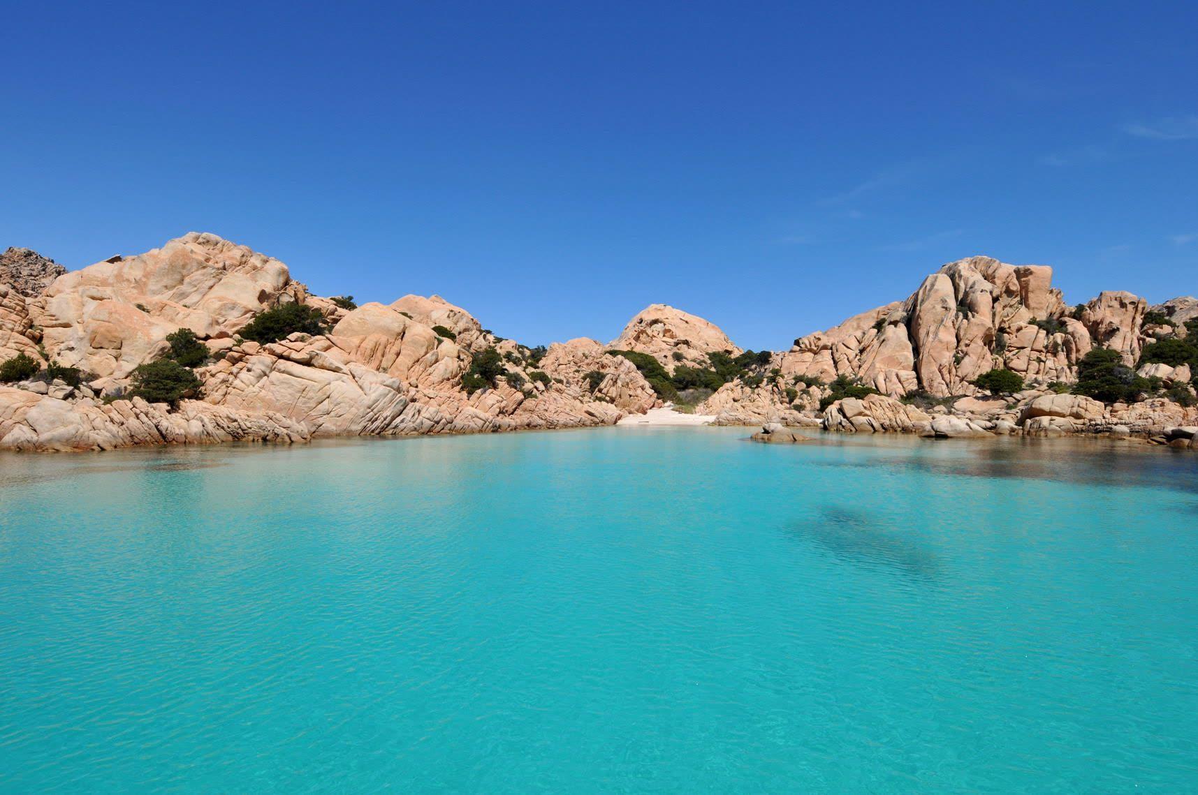 How to book your holiday on the internet safely