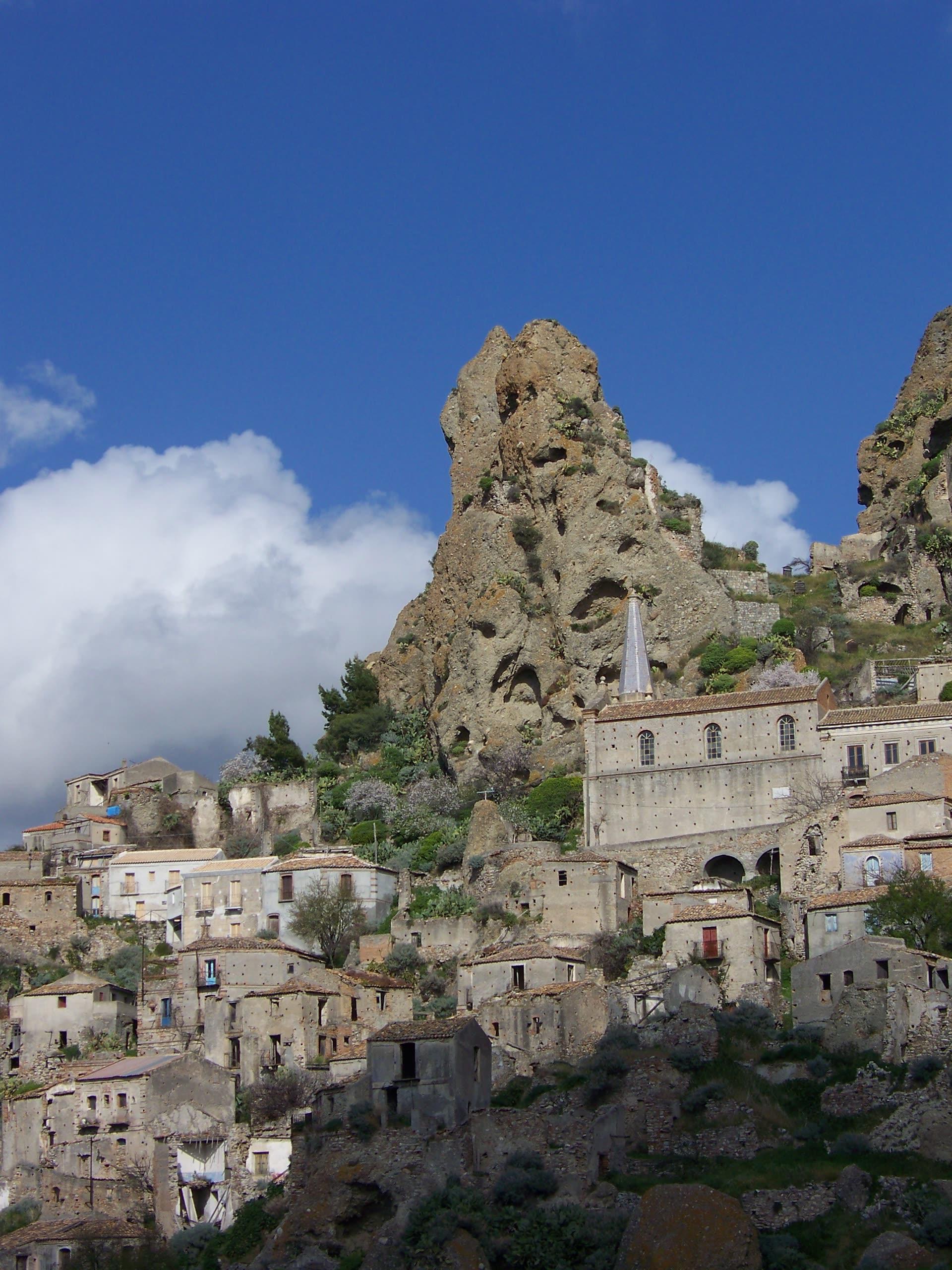 ghost town Pentedattilo calabria